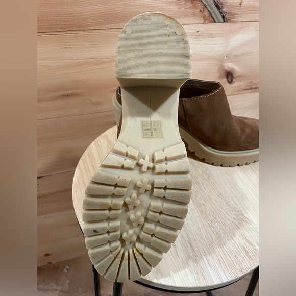 Carry Heels in Came Suede Size 8 - Picture 14 of 14